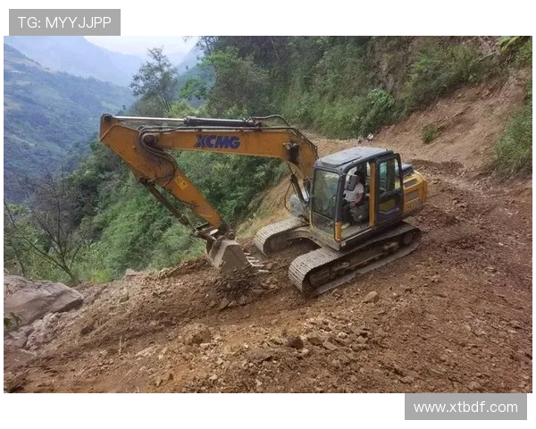 挖掘机风电场山路拓宽运输保障